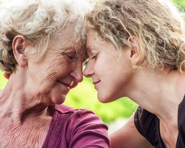 Many young people rely on grandparents for emotional support, research found (photo: Adobe)