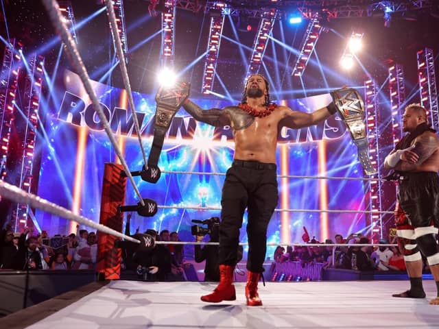 Roman Reigns (left) and Solo Sikoa (right) 