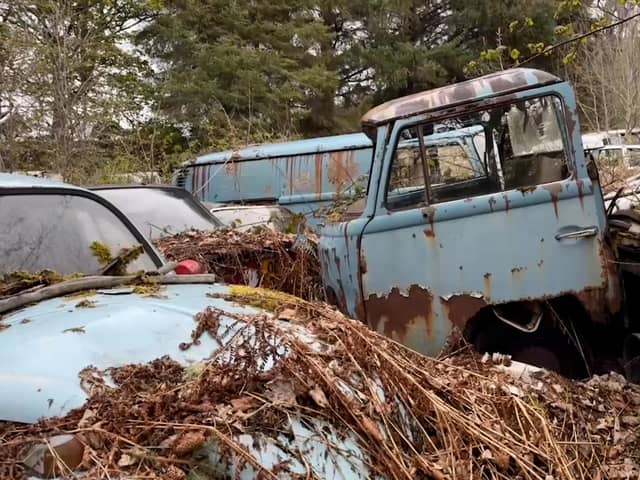 Old and rusted vehicles 