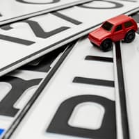 Plates4Less launches consumer guide to help motorists navigate private number plate market
