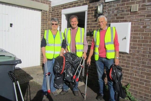 Biggleswade Good Neighbours litter picking before the crisis.