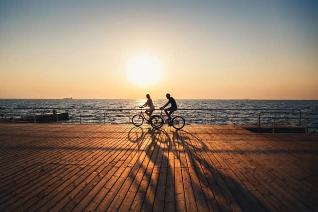 Cycling by the coast lessens the effects of hayfever (photo: adobe)