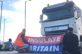 Climate change campaigners block parts of M25 in Hertfordshire for second time this week (C) Insulate Britain