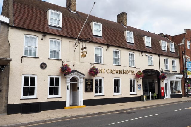"A substantial 2017 conversion of a 1793 coaching inn which provides the usual good value food and drink associated with the Wetherspoon brand," says the Guide