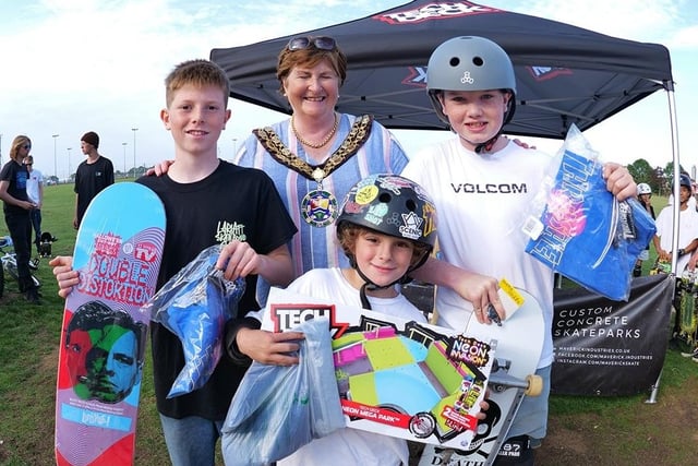 Sandy mayor Joanna Hewitt pictured with some of the prize winners at the successful Skate Jam event