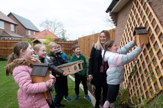 Year 4 pupils from Meppershall Church of England Academy, with Victoria Barnaby of Davidsons Homes, helping to plant the two new showhome gardens at Woodlands Rest.