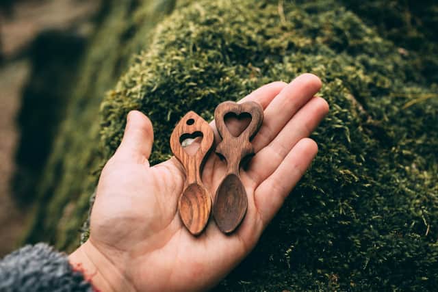 In Wales the country celebrates its day of love on January 25, which is called "Day of San Dwynwen" and love spoons are exchanged (photo: Adobe)