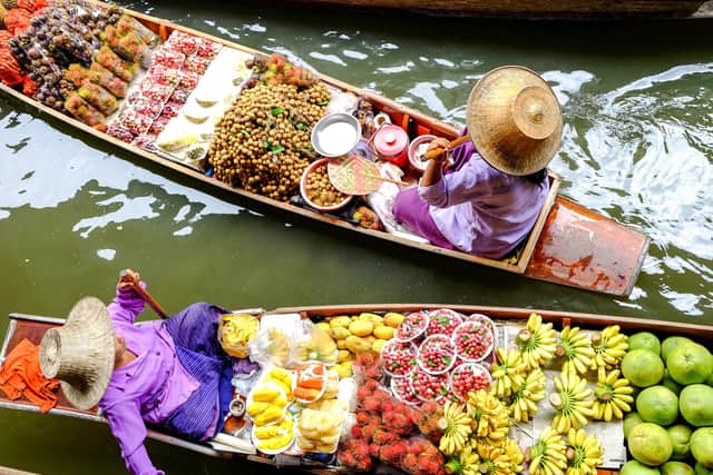Embracing the culture by buying local is environmentally beneficial (photo: Adobe)