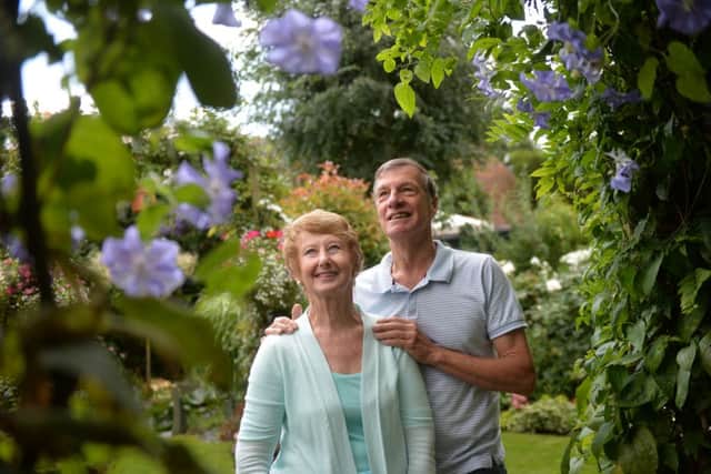 MBCH-12-08-13- Garden of the Year. Malcolm and Valerie Abrey. Beeston.
b13-767